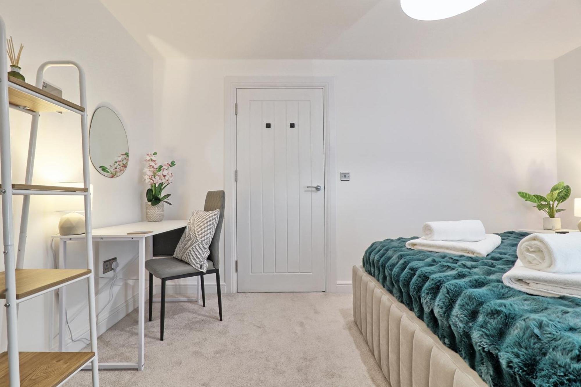 Writtle Massive 4 Bedroom Apartment With Parking In Gorgeous Countryside Location & Short Drive To Chelmsford City Centre Contractors Welcome المظهر الخارجي الصورة
