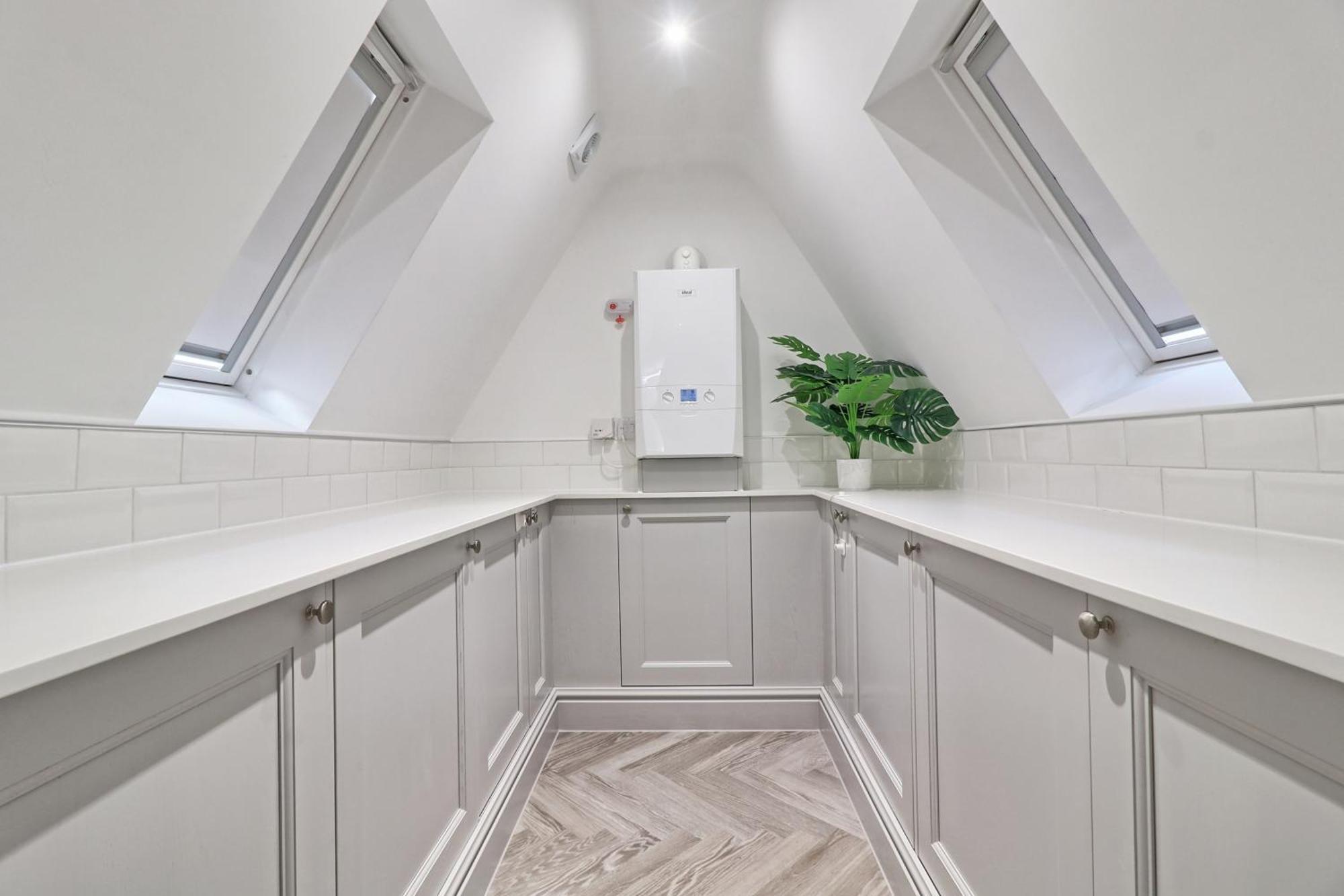 Writtle Massive 4 Bedroom Apartment With Parking In Gorgeous Countryside Location & Short Drive To Chelmsford City Centre Contractors Welcome المظهر الخارجي الصورة