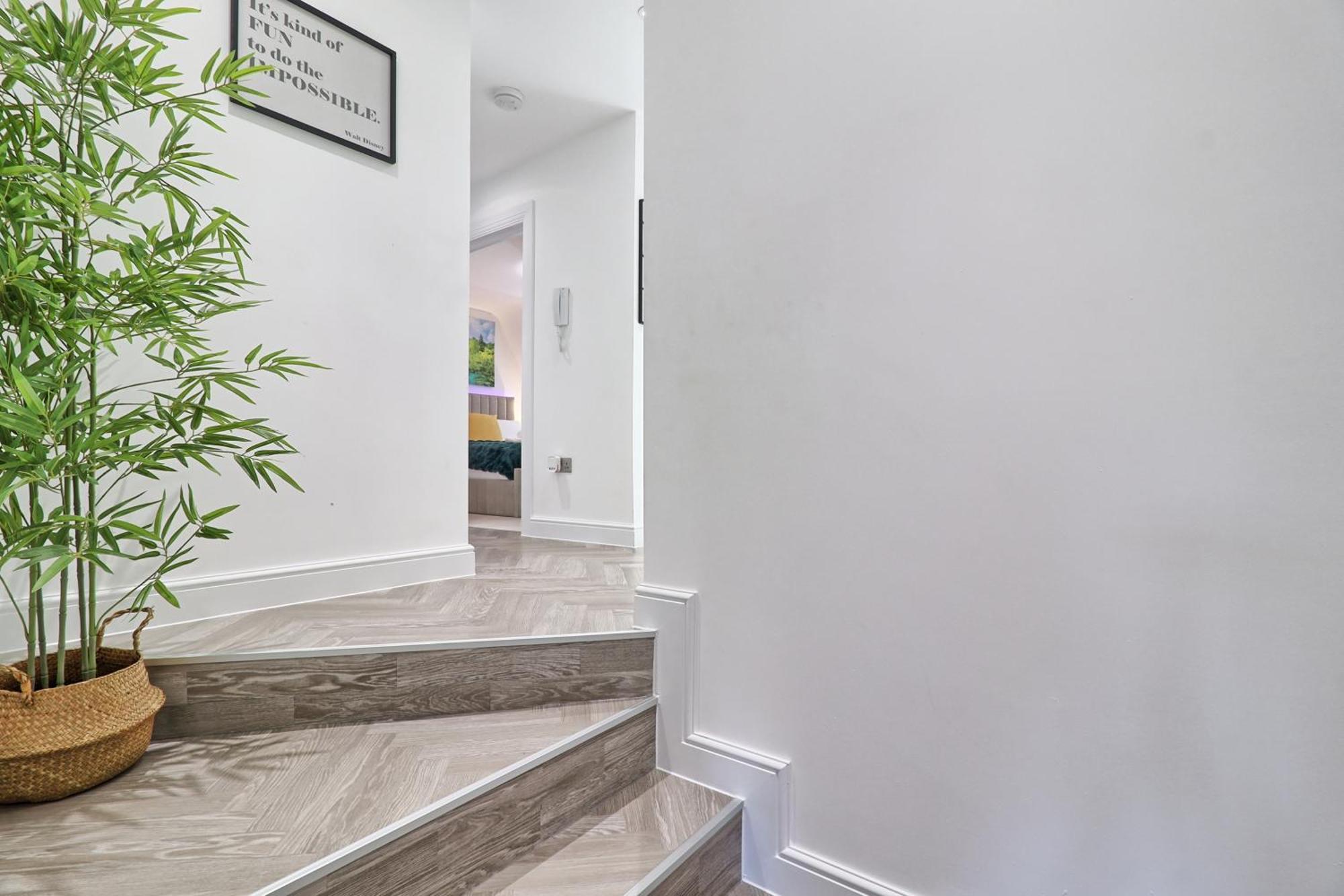Writtle Massive 4 Bedroom Apartment With Parking In Gorgeous Countryside Location & Short Drive To Chelmsford City Centre Contractors Welcome المظهر الخارجي الصورة