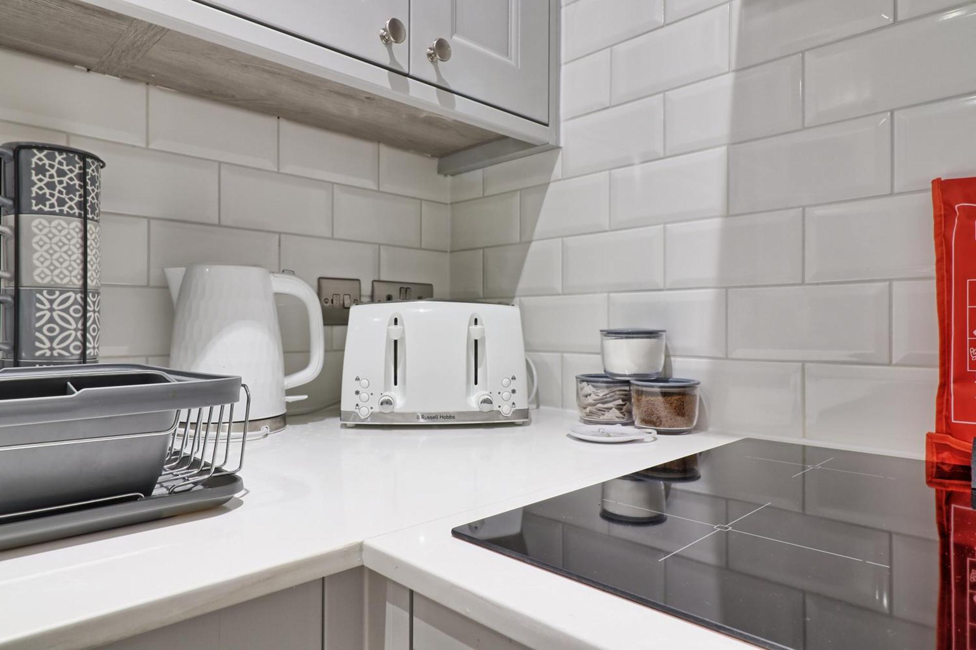 Writtle Massive 4 Bedroom Apartment With Parking In Gorgeous Countryside Location & Short Drive To Chelmsford City Centre Contractors Welcome المظهر الخارجي الصورة